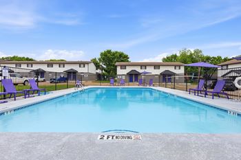 3 Sparkling swimming pools
